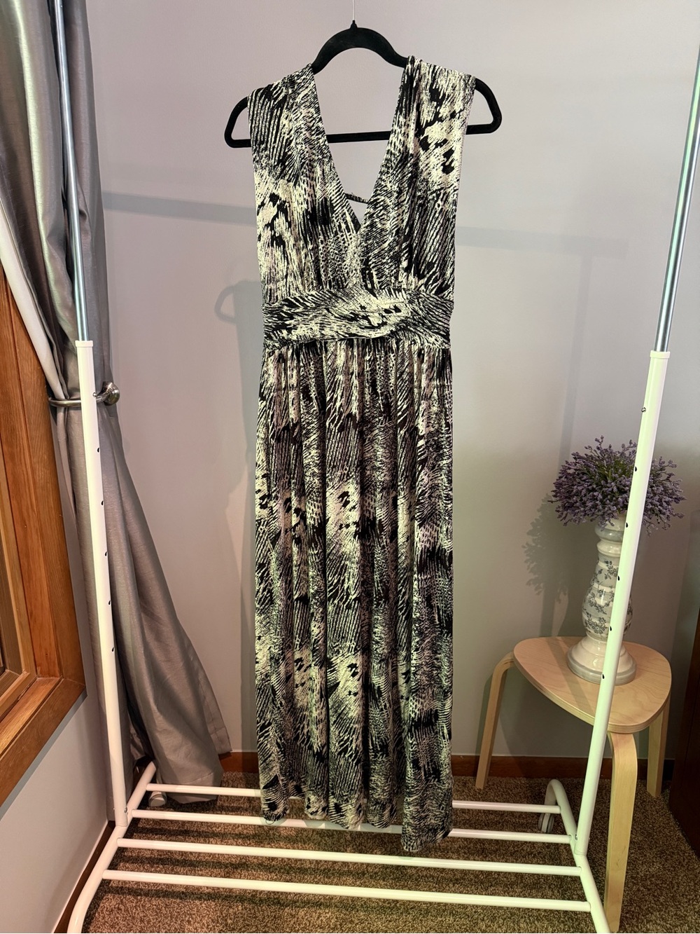 Sleeveless V-Neck Maxi Dress in Black and Cream Abstract Print